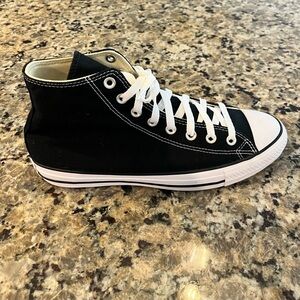 Mens Converse Chuck Taylors size 9